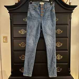 Cute and comfy button fly skinny jeans